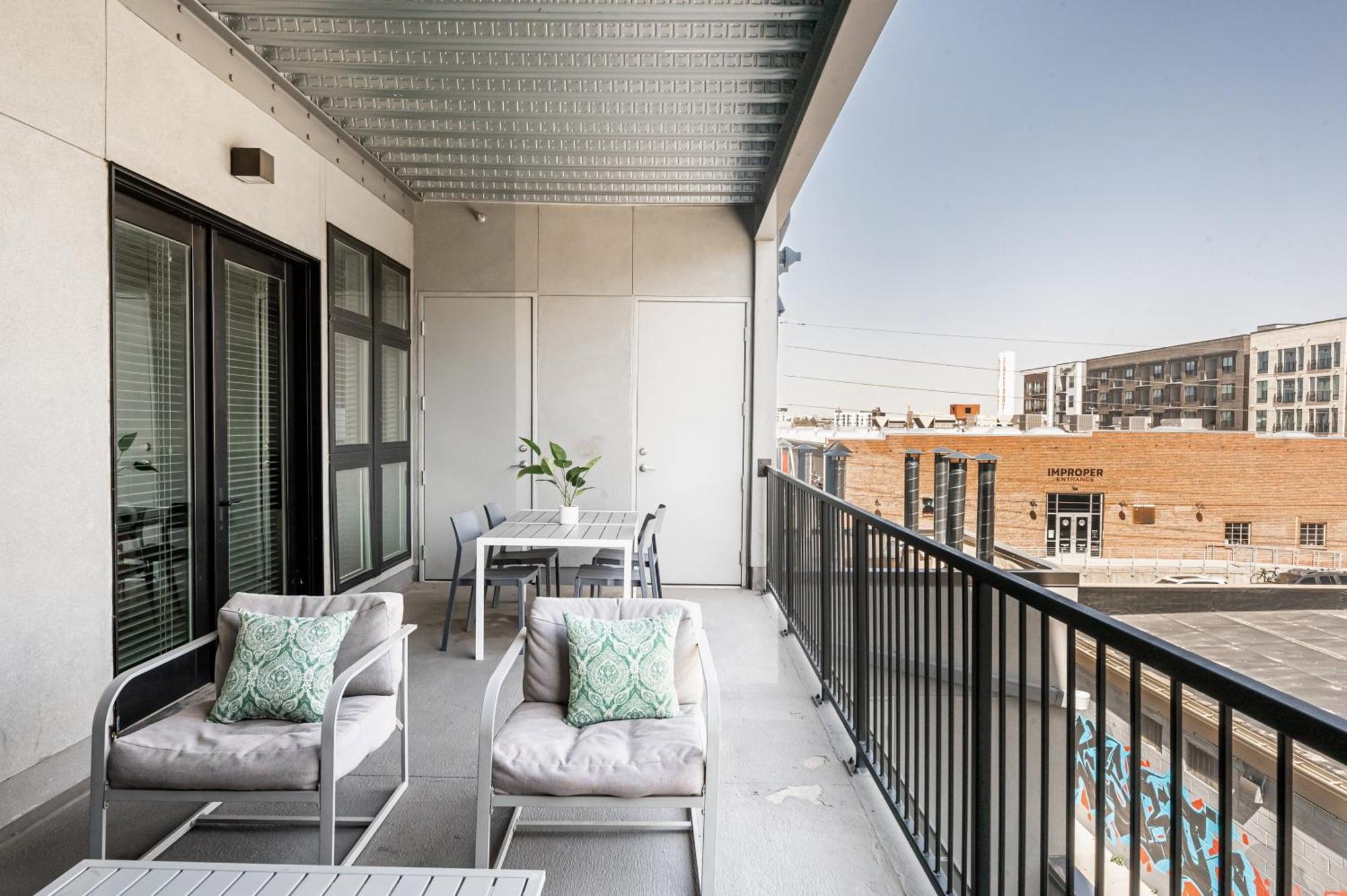 Bright & Breezy | Rino Art Lofts Holiday home Denver